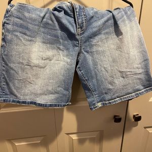 Torrid denim shorts size 20